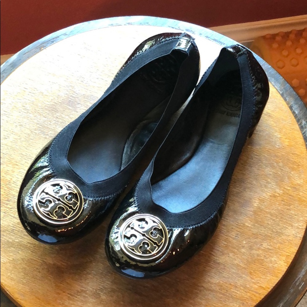 Tory Burch flat. 7m. Black Patent.